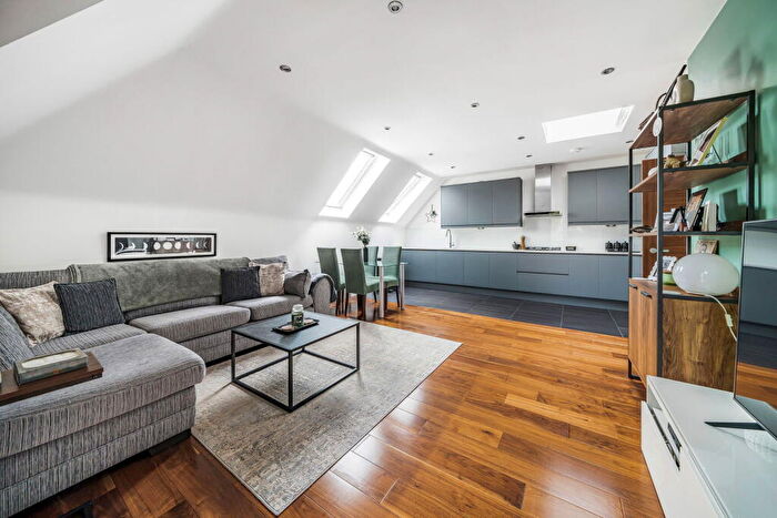 2 Bedroom Flat For Sale In Hayes Lane, Hayes, BR2