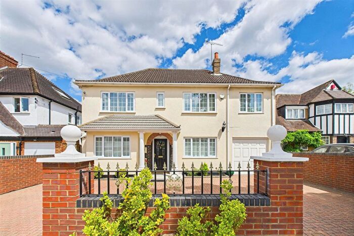 7 Bedroom Detached House For Sale In Lime Grove, Ruislip, HA4