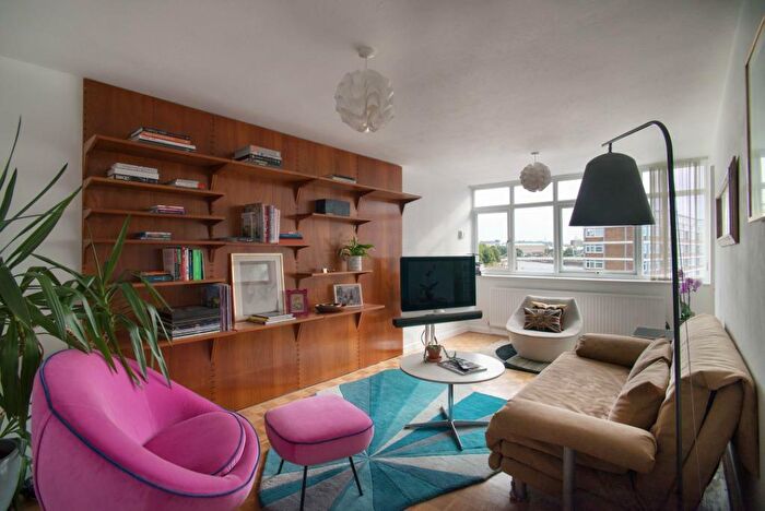 2 Bedroom Flat To Rent In Yale House, Rivermead, West Bridgford, NG2