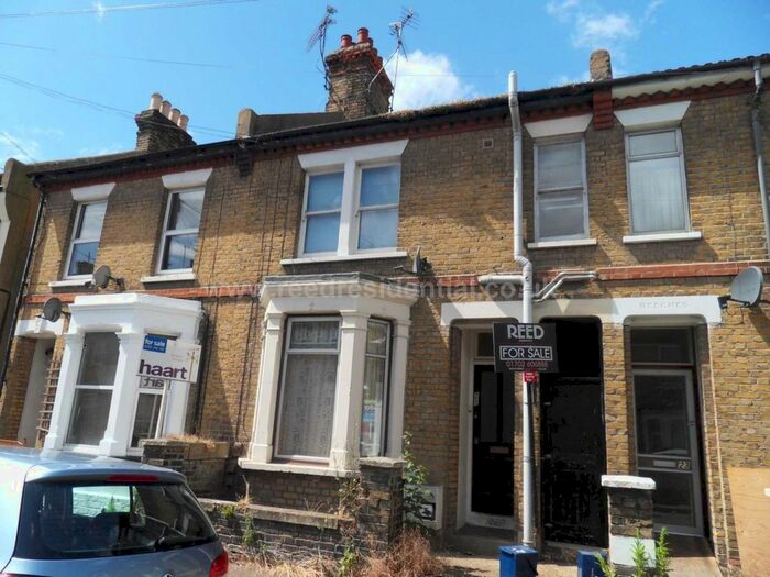 2 Bedroom Flat To Rent In Napier Avenue, Southend, SS1
