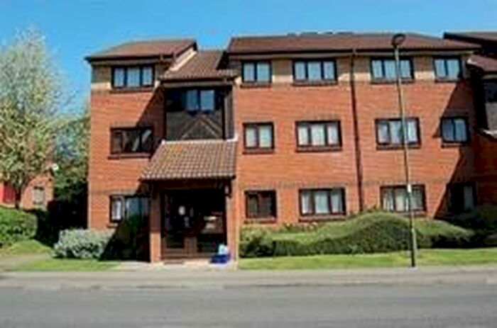 1 Bedroom Flat To Rent In Pavillion Way, Edgware, HA8