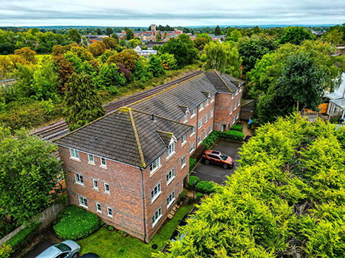 2 Bedroom Flat For Sale In Latimer Court, Earlswood, Redhill, RH1