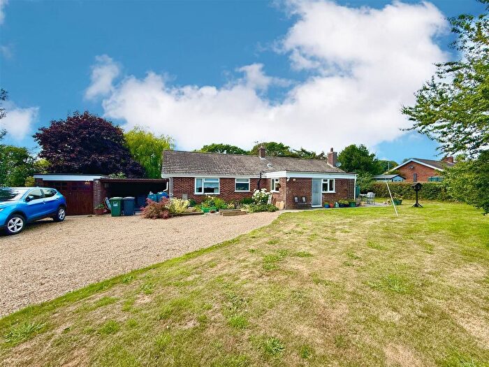 3 Bedroom Bungalow For Sale In The Paddock, Happisburgh, NR12