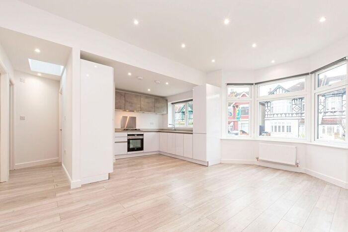 2 Bedroom Flat To Rent In Loveday Road, Ealing, London, W13