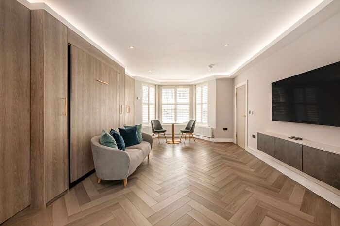 1 Bedroom Studio For Sale In Nevern Place, London, SW5