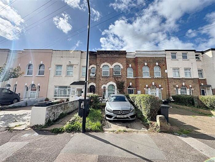 2 Bedroom Flat To Rent In Vicarage Road, Leyton, E10