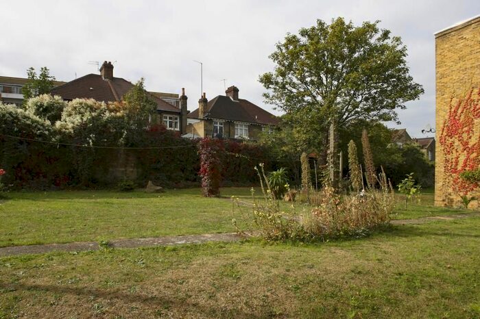 4 Bedroom Flat To Rent In Jebb Avenue, London, SW2