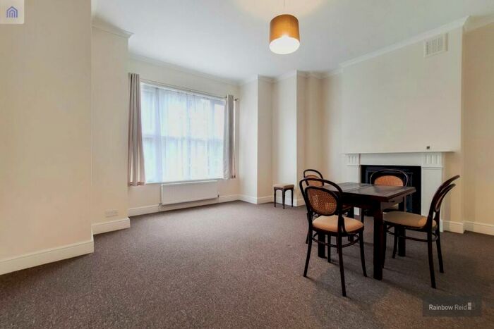 2 Bedroom Flat To Rent In Beautiful Ground Floor Bed On Stanley Gardens, NW2