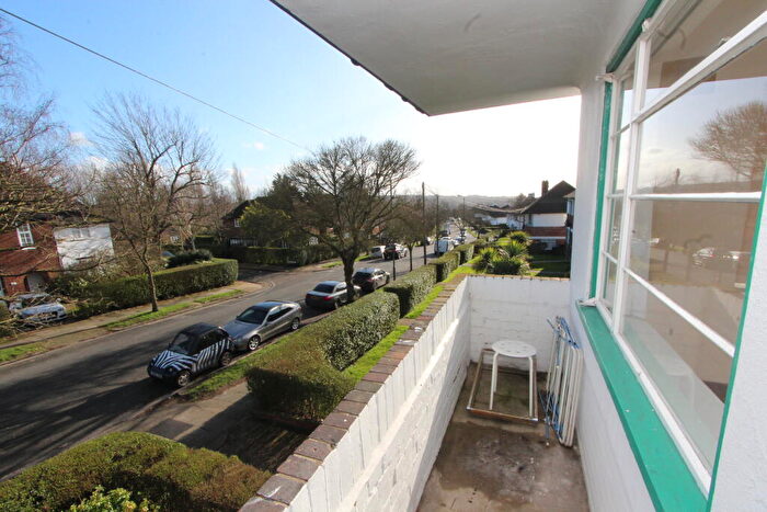 2 Bedroom Apartment To Rent In Ossulton Way, London, N2