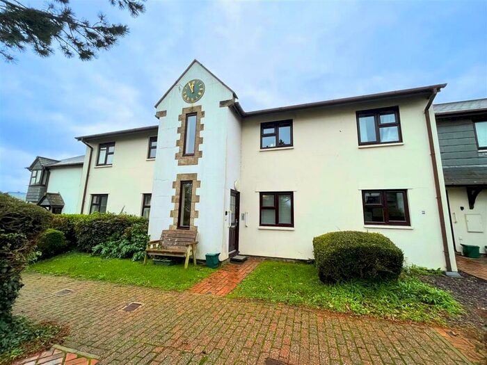 2 Bedroom Flat To Rent In Town Farm Court, Braunton, EX33