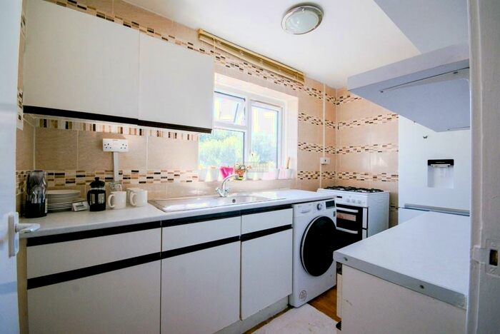 2 Bedroom Flat To Rent In Leasow Drive - Student Property, B15
