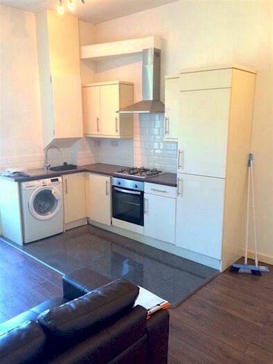 3 Bedroom Flat To Rent In Clarendon Road, Leeds, West Yorkshire, LS2