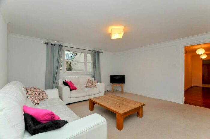 3 Bedroom Flat To Rent In Lampard Grove, London, N16