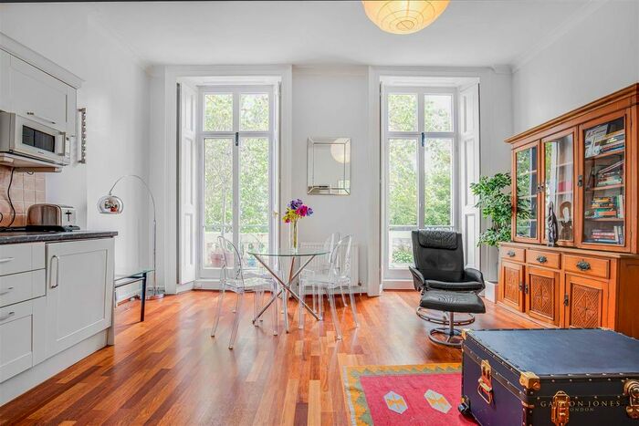 2 Bedroom Flat To Rent In St. Georges Square, Pimlico, London, SW1V