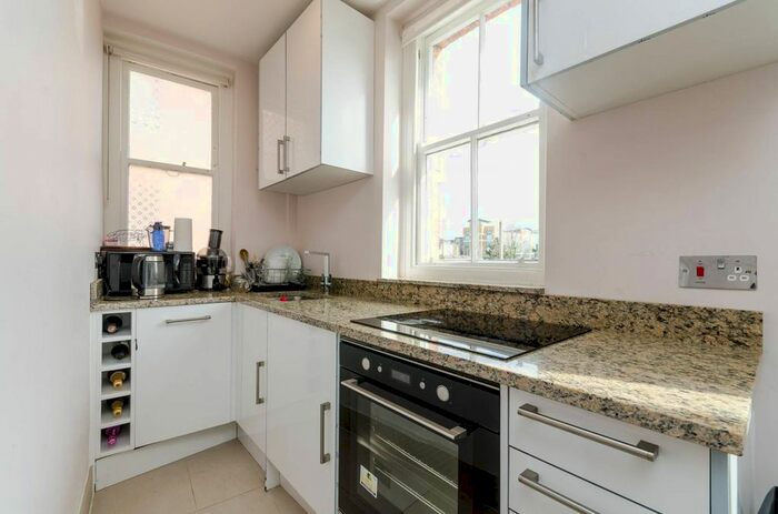 1 Bedroom Flat To Rent In Kensington Hall Gardens, West Kensington, London, W14