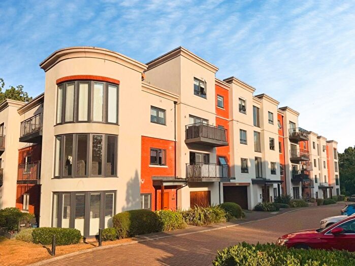 2 Bedroom Flat For Sale In London Road, Binfield, Bracknell, RG42