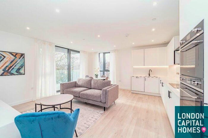 2 Bedroom Flat To Rent In Westacre, Woodberry Down N4