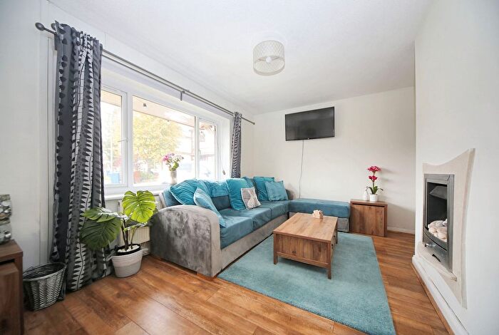 3 Bedroom Semi-Detached House For Sale In Dene Grove, Leigh, WN7