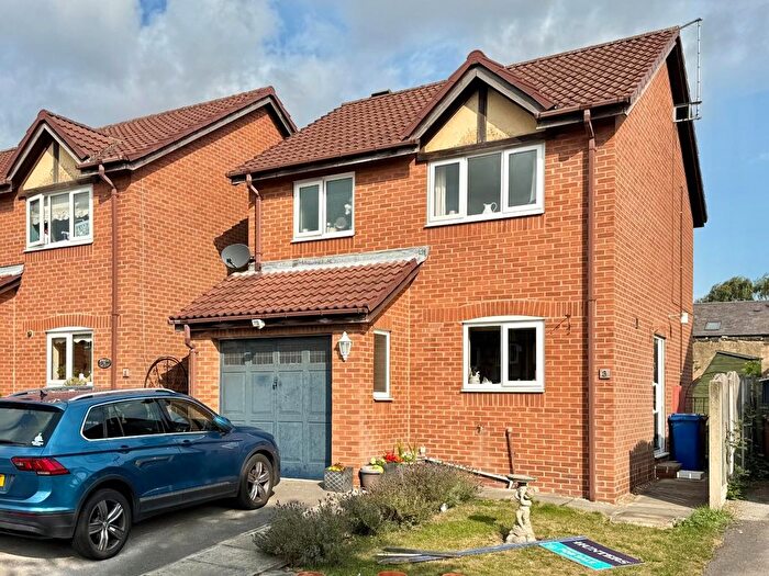 3 Bedroom Detached House For Sale In Chapel Close, Shafton, Barnsley, S72