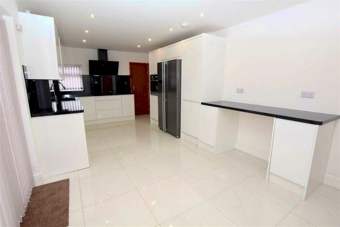 4 Bedroom Semi-Detached House To Rent In Chobham Road, Stratford, E15