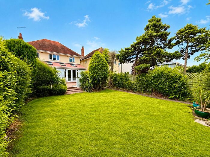 4 Bedroom Detached House For Sale In Alverton Avenue, Poole, BH15