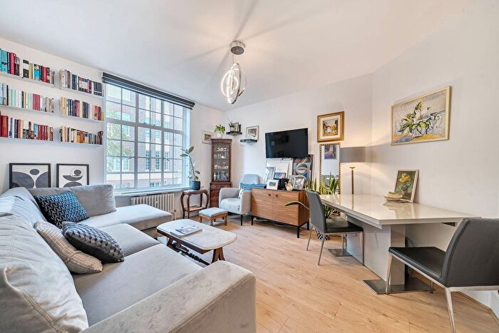 2 Bedroom Flat To Rent In Chelsea Manor Street, Chelsea, London, SW3