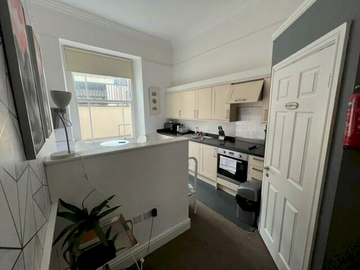 Studio To Rent In Berkeley Square, Bristol, BS8 - Photo 3