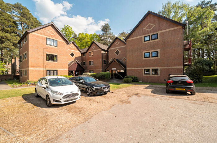 1 Bedroom Apartment For Sale In Wayland Close, Bracknell, Berkshire, RG12