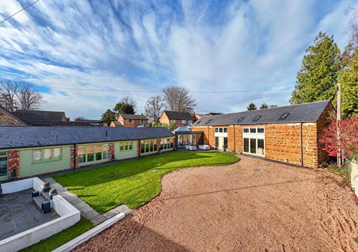 4 Bedroom Barn Conversion For Sale In Church Street, Burton Latimer, NN15