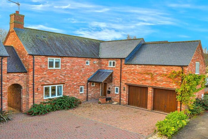 5 Bedroom Detached House For Sale In Norlinton Close, Orlingbury, NN14