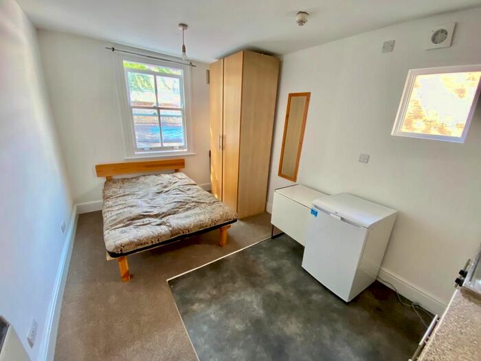 1 Bedroom Studio To Rent In Benwell Road, London, N7