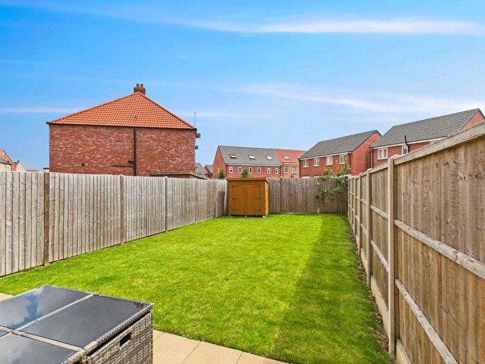 3 Bedroom End Terrace House For Sale In Bamburgh Park, Kingswood, Hull, HU7