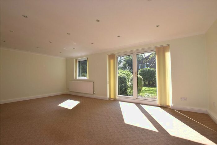 2 Bedroom Flat To Rent In Flat 3 Hollycroft Court, New Adel Lane, Adel, Leeds, West Yorkshire LS16