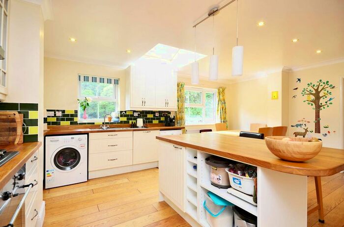 5 Bedroom Property To Rent In Warwick Lane, St Johns, Woking, GU21