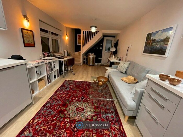 1 Bedroom Terraced House To Rent In Glenthorne Road, London, N11