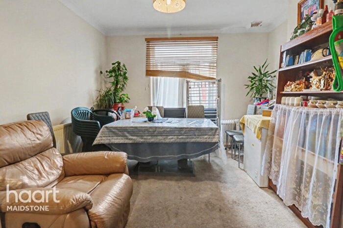 3 Bedroom End Of Terrace House For Sale In Old Tovil Road, Maidstone, ME15