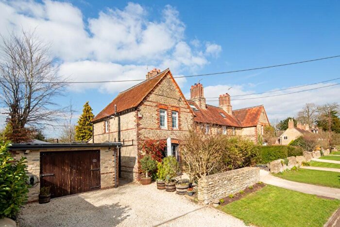 3 Bedroom Semi-Detached House For Sale In Bainton Road, OX27