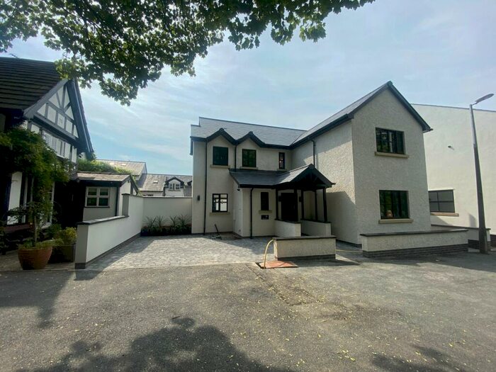 4 Bedroom Detached House To Rent In Barton Road, Worsley, M28