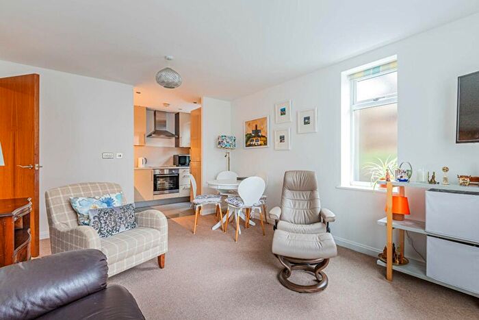 2 Bedroom Flat For Sale In Fidlas Road, Cardiff, CF14
