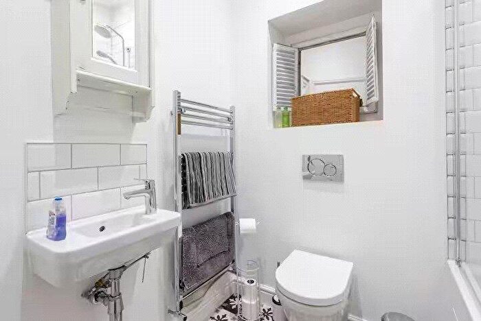 1 Bedroom Apartment For Sale In Trowbridge Road, Bradford On Avon, BA15