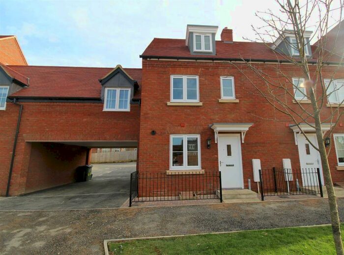 3 Bedroom Town House To Rent In Needlepin Way, Buckingham, Milton Keynes, MK18