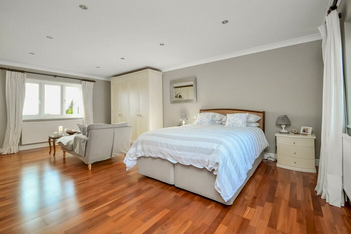 4 Bedroom Detached House For Sale In Bedhampton, Hampshire, PO9