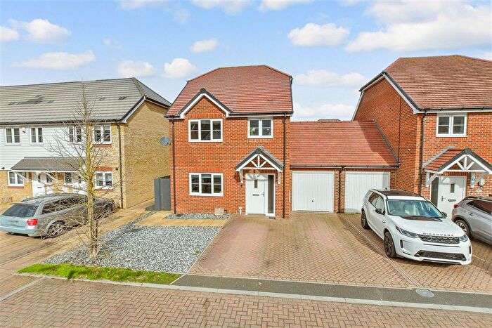 3 Bedroom Link Detached House For Sale In Haffenden Avenue, Sittingbourne, Kent, ME10
