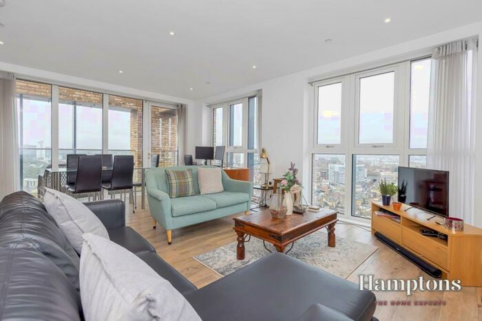 3 Bedroom Flat To Rent In Plumstead Road London, SE18