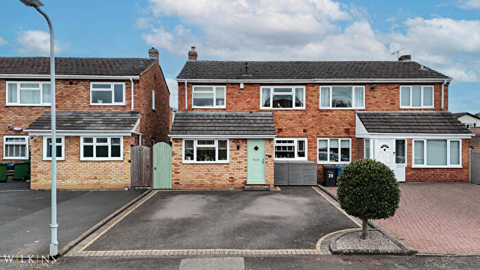 3 Bedroom Semi Detached House For Sale In Danelagh Close, Tamworth, Staffordshire, B79