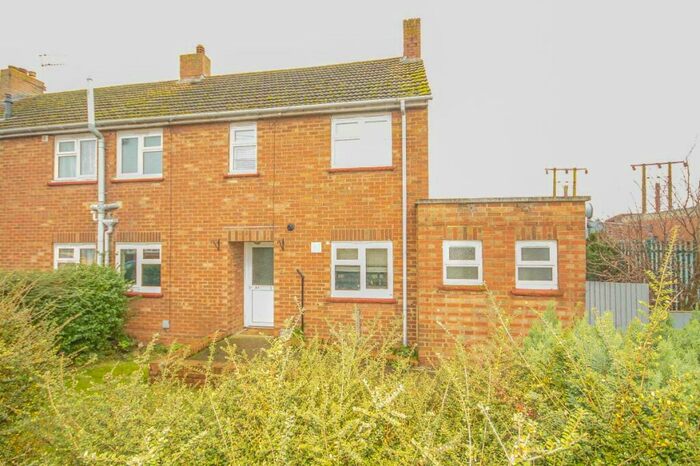 4 Bedroom Semi-Detached House To Rent In Harps Avenue, Minster On Sea, ME12