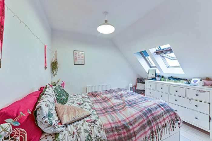 1 Bedroom Flat For Sale In Kelly Avenue, Peckham, London, SE15