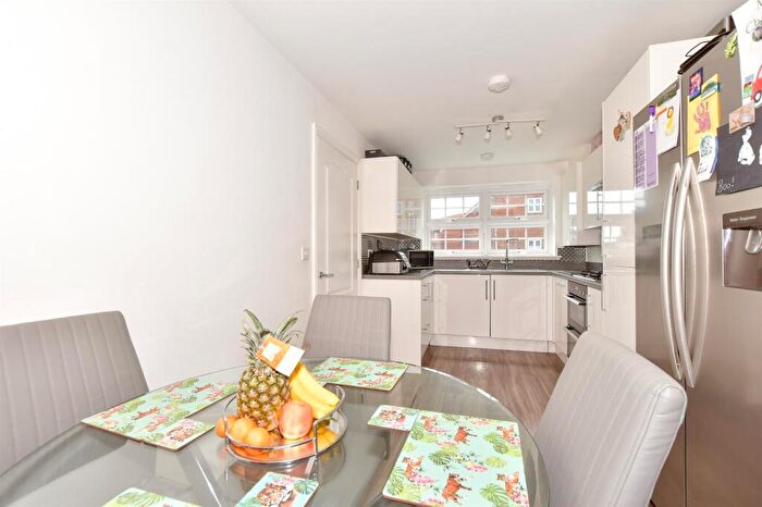 3 Bedroom Semi-Detached House For Sale In Wheatsheaf Square, Whitfield, Kent, CT16