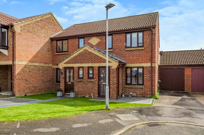 3 Bedroom Property To Rent In Hope Avenue, Bracknell, RG12