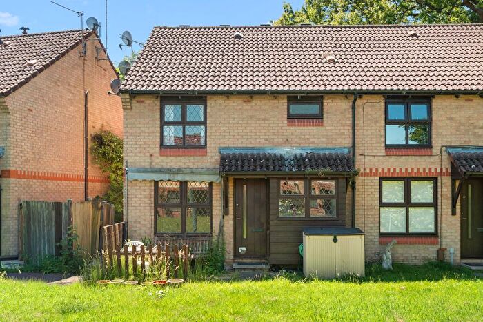 1 Bedroom Semi-Detached House For Sale In Addlestone, Surrey, KT15